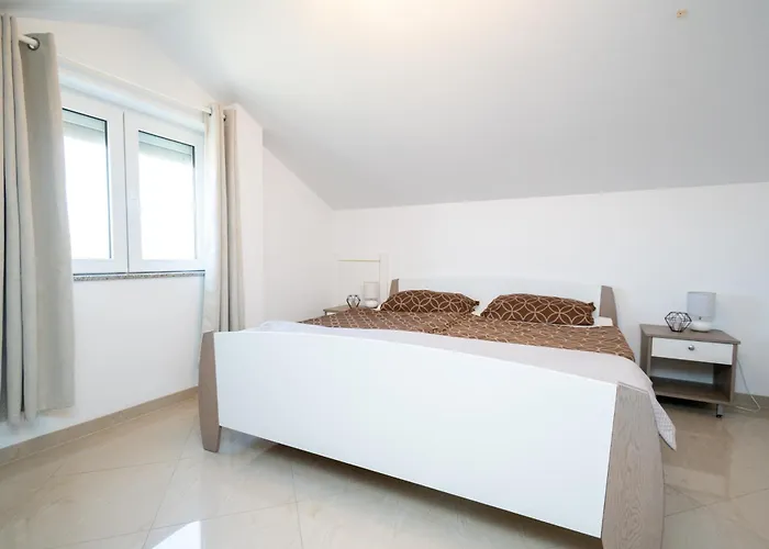 Lejlighed Family-friendly With Swimming Pool Ljubac, Zadar - 21937 *