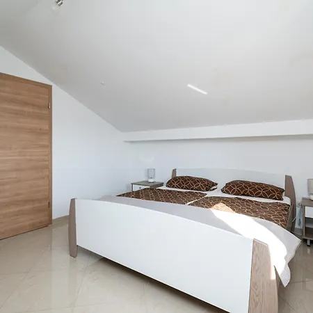 Apartment Family Friendly With A Swimming Pool Ljubac, Zadar - 21937