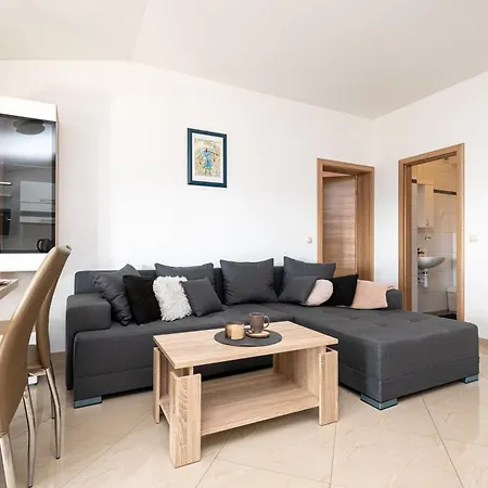 Family Friendly With A Swimming Pool Ljubac, Zadar - 21937 Apartment Razanac