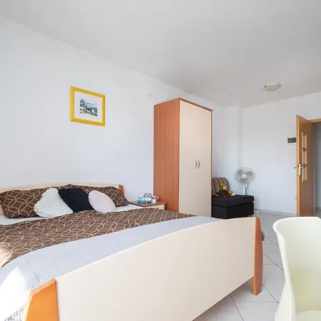 Apartment Family Friendly With A Swimming Pool Ljubac, Zadar - 21937 *